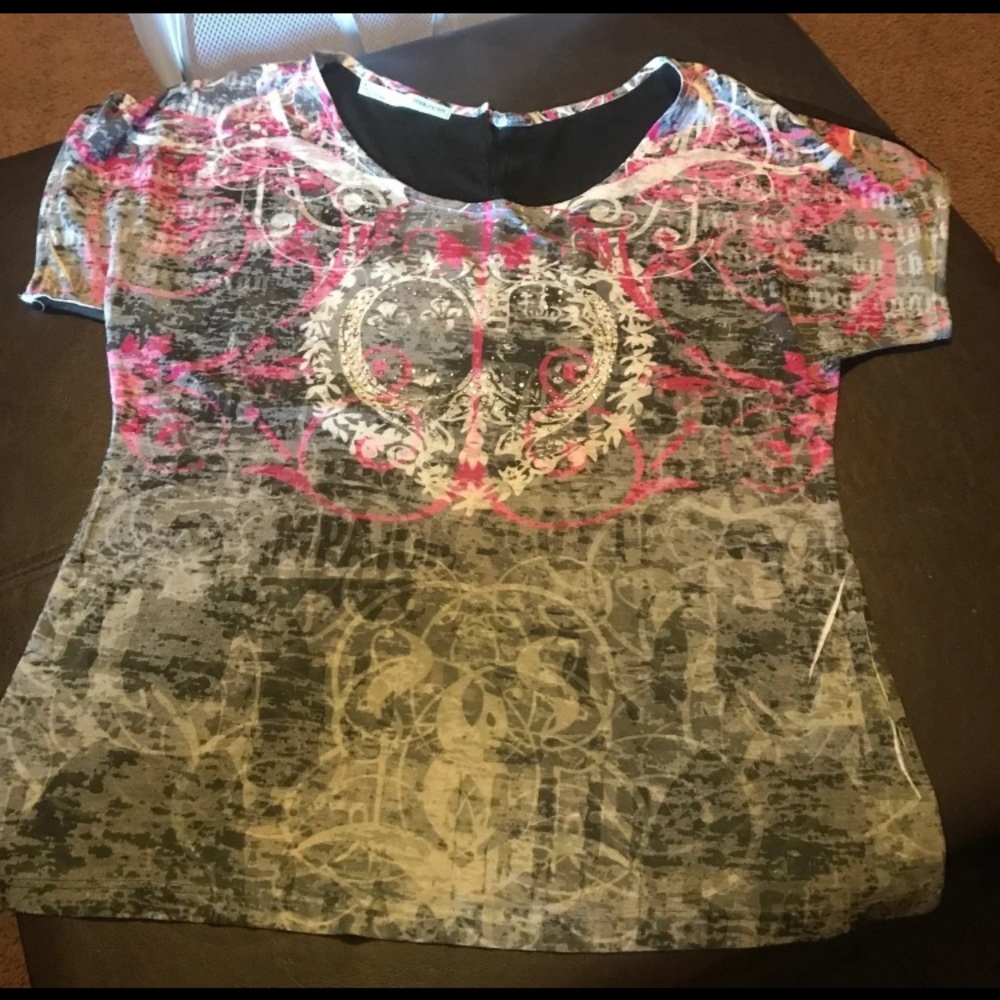 Maurice size medium tee shirt excellent condition